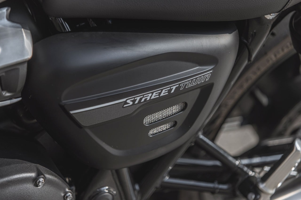 Moto Guzzi V7 Centenario e Triumph Street Twin: questione di PEDIGREE